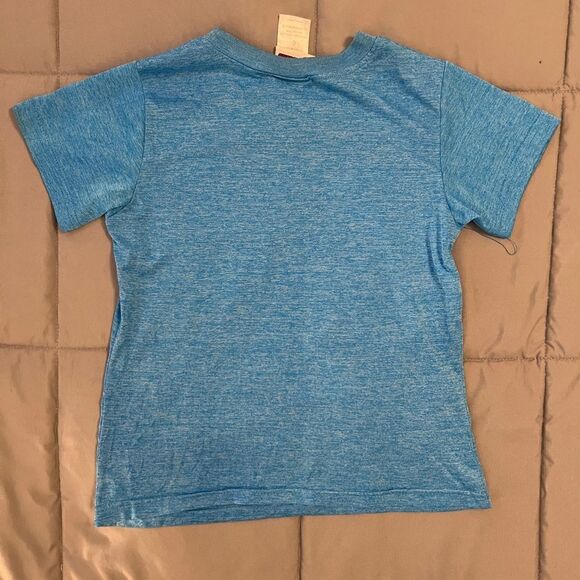 👕Size 6 marvel avengers shirt. - Picture 4 of 4